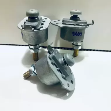Công tắc ngắt mát gạt ngang 12V-24V, lắp đặt trên bình ắc quy ô tải, xe máy