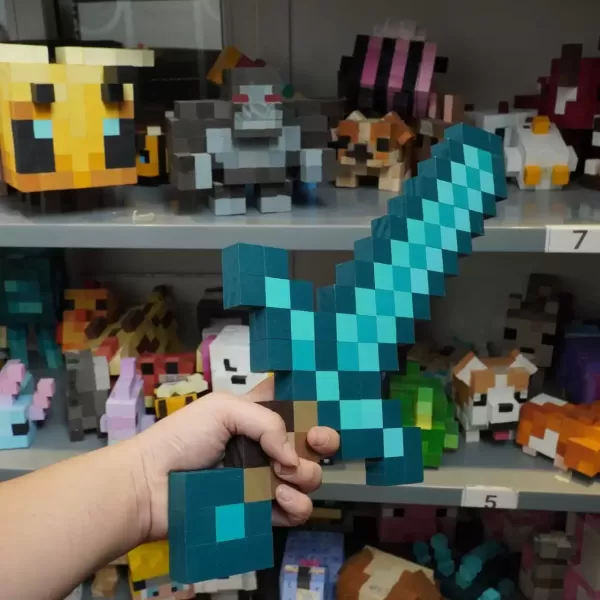 Hình ảnh sản phẩm Mô Hình Gỗ Kiếm Minecraft (Kim Cương, Nether) | Tô Sẵn & KIT Tự Tô Màu