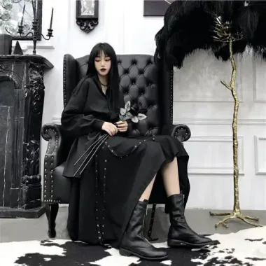 Áo Váy Sơ Mi Đen Cá Tính Siêu Hấp Dẫn - Chân Váy So Le Khoen Punk Giá Shock 200k
