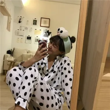 Bộ đồ ngủ nữ Flannel Hàn Quốc chấm bi - Loungewear mềm mại, giá chỉ từ 397440đ