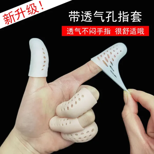Kinh nghiệm mẹ dùng găng tay silicon chống mút: bảo vệ ngón tay bé yêu khi chơi