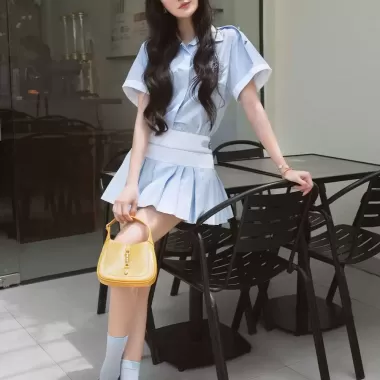 JK cổ điển cho nữ với áo sơ mi trắng tay ngắn, váy xếp ly màu xám eo cao 8 JK cổ điển cho nữ với áo sơ mi trắng tay ngắn, váy xếp ly màu xám eo cao 8