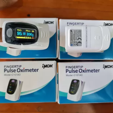 Máy đo SPO2, Máy đo nồng độ oxy trong máu và đo nhịp tim cầm tay C101 A2 ĐỨC chính hãng.