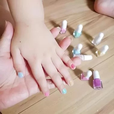 [SET 12-24 LỌ] Sơn Móng Tay Tự Bong An Toàn Cho Bé Gái – Nhiều Màu Pastel &amp; Nhũ Lấp Lánh 6