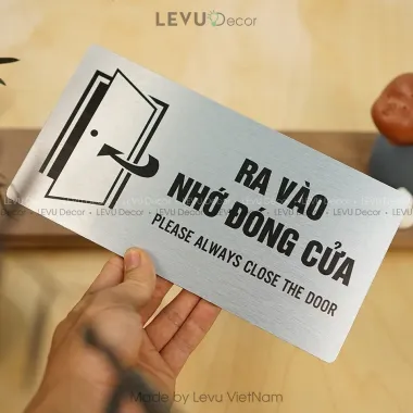 Bảng chỉ hướng đóng mở cửa, biển chỉ dẫn lối ra vào bằng alu có sẵn keo kích thước 12x24cm Levudecor 5