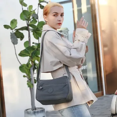 Túi xách nữ chống thấm nước Nylon 2022 giá rẻ chỉ 128520đ - Giảm 39% từ 167076đ