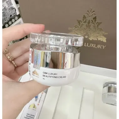 Kem Chống Nắng GiMi Luxury Hàn Quốc - Bảo Vệ Da Khỏi Tia UV, Nâng Tông Da Chỉ 60000đ Kem Chống Nắng GiMi Luxury Hàn Quốc - Bảo Vệ Da Khỏi Tia UV, Nâng Tông Da Chỉ 60000đ