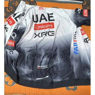 Áo Xe Đạp UAE Tay Ngắn Phong Cách Mới - Khô Nhanh, Thể Thao Bó Sát, Giá Chỉ 702.000đ 5 Áo Xe Đạp UAE Tay Ngắn Phong Cách Mới - Khô Nhanh, Thể Thao Bó Sát, Giá Chỉ 702.000đ 5