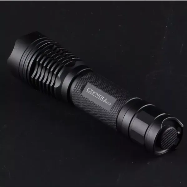Cách chọn đèn pin trekking phù hợp: Đánh giá chi tiết Convoy M21B LED SFT-42R