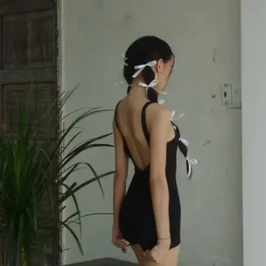 Đồ Bơi Nữ Cao Cấp - Bikini Áo Bơi Liền Mảnh Khoét Lưng Chữ V Màu Đen Giảm Giá 200K 9