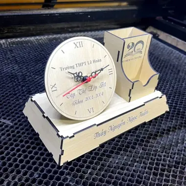 Đồng Hồ Gỗ Khắc Logo Để Bàn Giá Sỉ 52.324đ - Quà Tặng Doanh Nghiệp Cá Tính 6 Đồng Hồ Gỗ Khắc Logo Để Bàn Giá Sỉ 52.324đ - Quà Tặng Doanh Nghiệp Cá Tính 6
