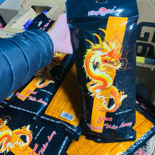 Hình ảnh sản phẩm [Tặng 2 Quà Ăn Vặt Ngẫu Nhiên] Sỉ Combo 2 Bịch Que Cay Vương Thần Long 220g Khủng Lồ thơm cay, hấp dẫn