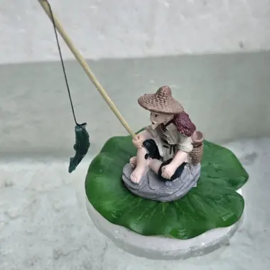 Trang trí bể cá tượng ông lão câu cá decor vườn giá rẻ chỉ 32000đ 2