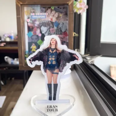 Tượng Taylor Swift ERAS TOUR - Standee Taylor Swift Giá Cực Sốc 55k Thay 67k