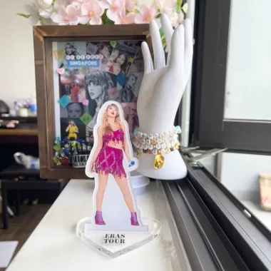 Tượng Taylor Swift ERAS TOUR - Standee Taylor Swift Giá Cực Sốc 55k Thay 67k Tượng Taylor Swift ERAS TOUR - Standee Taylor Swift Giá Cực Sốc 55k Thay 67k