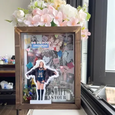 Tượng Taylor Swift ERAS TOUR - Standee Taylor Swift Giá Cực Sốc 55k Thay 67k