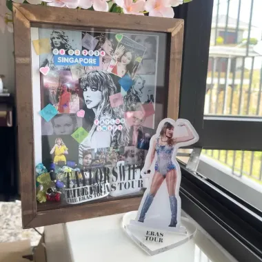 Tượng Taylor Swift ERAS TOUR - Standee Taylor Swift Giá Cực Sốc 55k Thay 67k