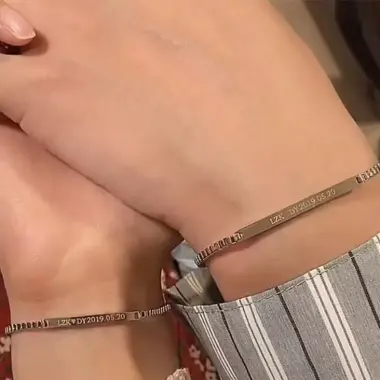 Vòng Tay Cặp Đôi Tùy Chỉnh Thép Không Gỉ Mạ Vàng - Quà Tặng Valentine Chỉ 50k! 5 Vòng Tay Cặp Đôi Tùy Chỉnh Thép Không Gỉ Mạ Vàng - Quà Tặng Valentine Chỉ 50k! 5