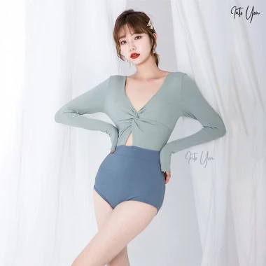 Áo Bơi Nữ Dài Tay Xẻ Ngực V Quyến Rũ - Bikini Liền Thân Đi Biển Giá Cực Sốc 320k 2 Áo Bơi Nữ Dài Tay Xẻ Ngực V Quyến Rũ - Bikini Liền Thân Đi Biển Giá Cực Sốc 320k 2