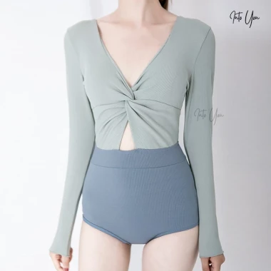 Áo Bơi Nữ Dài Tay Xẻ Ngực V Quyến Rũ - Bikini Liền Thân Đi Biển Giá Cực Sốc 320k 5 Áo Bơi Nữ Dài Tay Xẻ Ngực V Quyến Rũ - Bikini Liền Thân Đi Biển Giá Cực Sốc 320k 5
