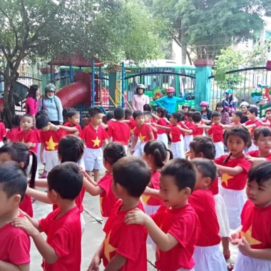 Áo Cờ Đỏ Sao Vàng Cho Bé Múa Giá Cực Sỉ 35K Bộ Quần Váy Đầy Đủ Size Chất Đẹp 4 Áo Cờ Đỏ Sao Vàng Cho Bé Múa Giá Cực Sỉ 35K Bộ Quần Váy Đầy Đủ Size Chất Đẹp 4