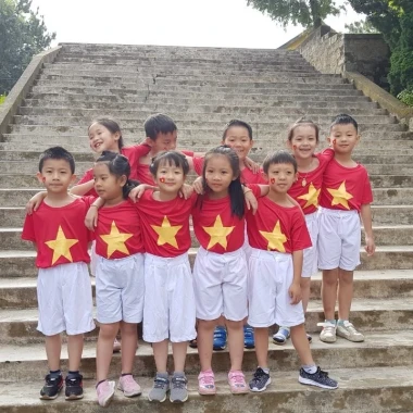 Áo Cờ Đỏ Sao Vàng Cho Bé Múa Giá Cực Sỉ 35K Bộ Quần Váy Đầy Đủ Size Chất Đẹp 5 Áo Cờ Đỏ Sao Vàng Cho Bé Múa Giá Cực Sỉ 35K Bộ Quần Váy Đầy Đủ Size Chất Đẹp 5