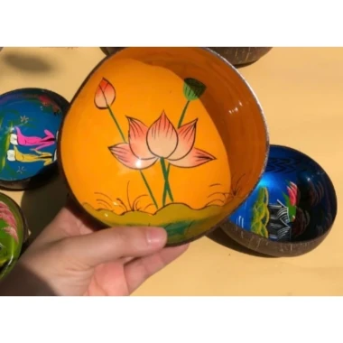 Bát dừa sơn mài hoa sen Maget VN Đựng bánh kẹo hạt dưa quà tặng decor nhà cửa 42.000 3 Bát dừa sơn mài hoa sen Maget VN Đựng bánh kẹo hạt dưa quà tặng decor nhà cửa 42.000 3