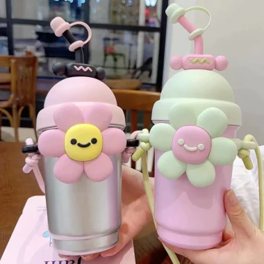 Bình Giữ Nhiệt Bông Hoa Cute 700ML Inox Cao Cấp 316 Có Ống Hút, Có Dây Đeo Tặng Sticker+ Cọ Vệ Sinh Ống Tiện House 3 Bình Giữ Nhiệt Bông Hoa Cute 700ML Inox Cao Cấp 316 Có Ống Hút, Có Dây Đeo Tặng Sticker+ Cọ Vệ Sinh Ống Tiện House 3