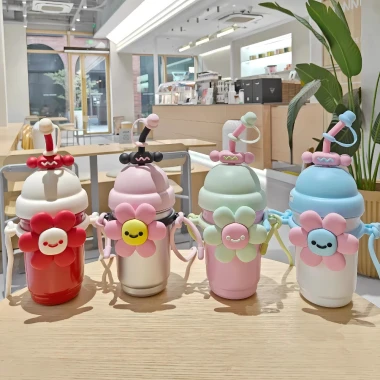 Bình Giữ Nhiệt Bông Hoa Cute 700ML Inox Cao Cấp 316 Có Ống Hút, Có Dây Đeo Tặng Sticker+ Cọ Vệ Sinh Ống Tiện House 10 Bình Giữ Nhiệt Bông Hoa Cute 700ML Inox Cao Cấp 316 Có Ống Hút, Có Dây Đeo Tặng Sticker+ Cọ Vệ Sinh Ống Tiện House 10
