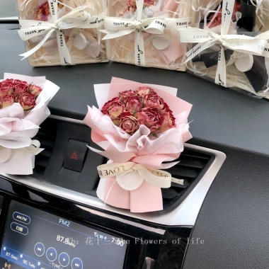 Bó Hoa Hồng Khô Hương Thơm - Treo Lỗ Thông Gió Xe Hơi, Quà Valentine, 120.127₫ 5 Bó Hoa Hồng Khô Hương Thơm - Treo Lỗ Thông Gió Xe Hơi, Quà Valentine, 120.127₫ 5