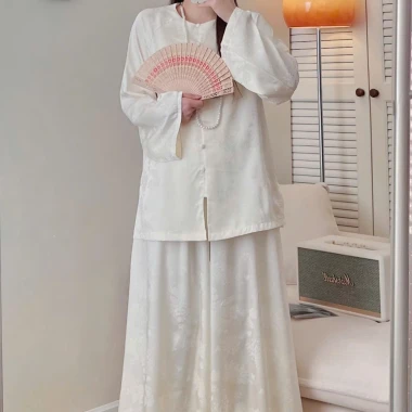 Bộ lam gấm dài tay, set đồ đi chùa cài cúc cổ tròn Tết 2.026 Giá ưu đãi 289.100 2