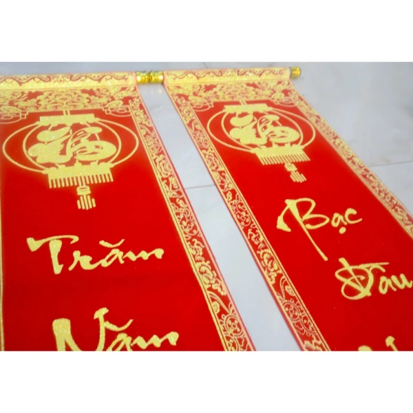 Hình ảnh sản phẩm Cặp liễn nhung câu đối đỏ Đám cưới Trăm năm tình viên mãn 30x106cm giảm giá 179.000