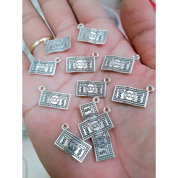 Hướng dẫn chọn charm sỉ 35k/50g phù hợp với xu hướng thời trang 2024