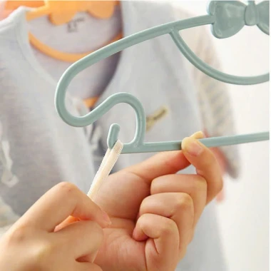 Combo 50 Móc Treo Quần Áo Trẻ Em Nơ Dễ Thương Nhựa PP An Toàn - Giá Ưu Đãi 26.500 3 Combo 50 Móc Treo Quần Áo Trẻ Em Nơ Dễ Thương Nhựa PP An Toàn - Giá Ưu Đãi 26.500 3