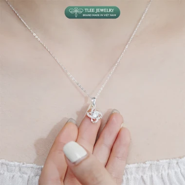 Dây chuyền bạc nữ TLEE mặt cỏ bốn lá khung viền hoa xoáy đính đá viền lấp lánh TLEE JEWELRY D0324 5 Dây chuyền bạc nữ TLEE mặt cỏ bốn lá khung viền hoa xoáy đính đá viền lấp lánh TLEE JEWELRY D0324 5