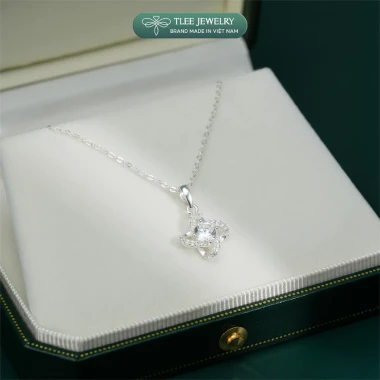 Dây chuyền bạc nữ TLEE mặt cỏ bốn lá khung viền hoa xoáy đính đá viền lấp lánh TLEE JEWELRY D0324 8 Dây chuyền bạc nữ TLEE mặt cỏ bốn lá khung viền hoa xoáy đính đá viền lấp lánh TLEE JEWELRY D0324 8