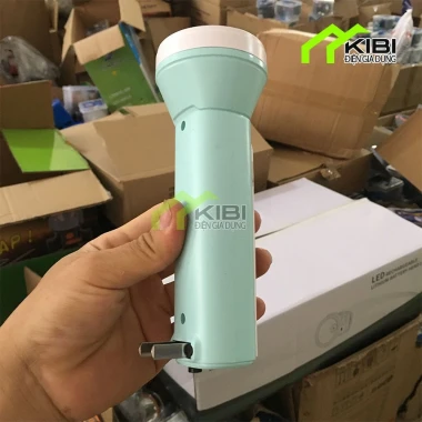 Đèn pin cầm tay sạc điện KM 8.918 giảm giá 57.000 VND siêu bền cổng sạc tiện lợi