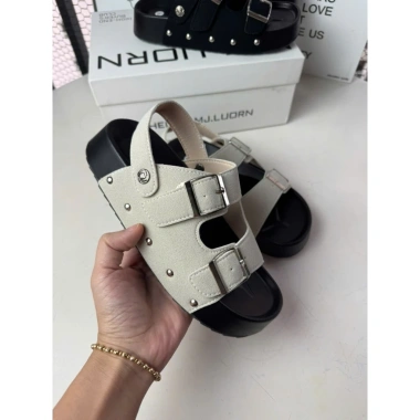 Dép sandal nữ quai hậu khoá cài đinh cá tính - Đế cao cấp, giảm giá 109.000 VNĐ