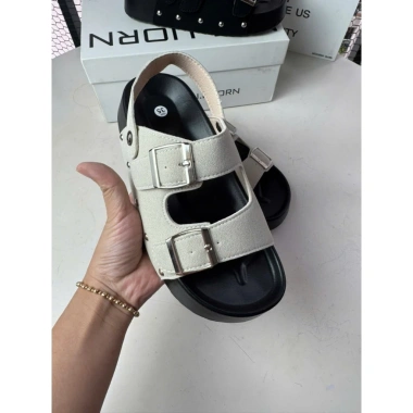 Dép sandal nữ quai hậu khoá cài đinh cá tính - Đế cao cấp, giảm giá 109.000 VNĐ