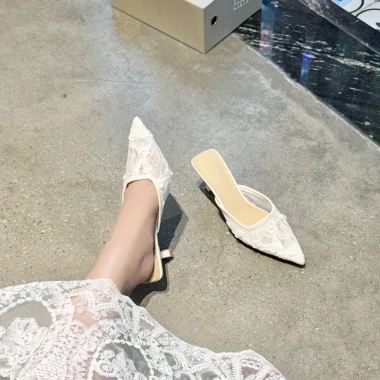 Dép sục nữ guốc cao 3cm mũi nhọn ren hoa, cực xinh giá 189.000 - giảm ngay