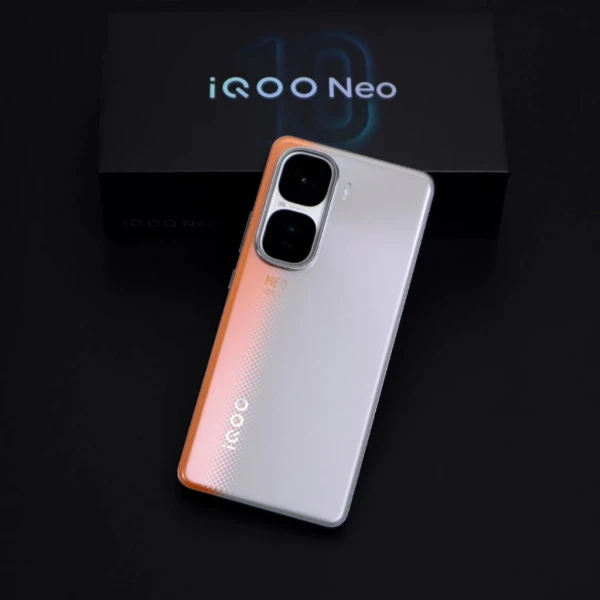iQOO Neo 10 giá 8 triệu vs các smartphone cùng tầm giá: Đáng mua hay không?