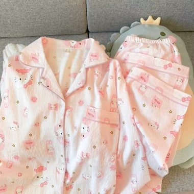Đồ ngủ Hello Kitty Nhật cho nữ – Pijama mềm mại, thoải mái, giá ưu đãi 150.000 Đồ ngủ Hello Kitty Nhật cho nữ – Pijama mềm mại, thoải mái, giá ưu đãi 150.000