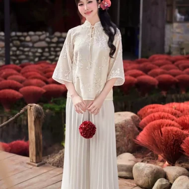 Đồ Truyền Thống Miên Chi VIVI KA Áo Thêu Quần Dài Tơ Cao Cấp Giá Shock 745k Thay 961k Tết 2.026 Đồ Truyền Thống Miên Chi VIVI KA Áo Thêu Quần Dài Tơ Cao Cấp Giá Shock 745k Thay 961k Tết 2.026