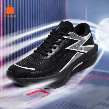 Flam 3 - Giày chạy bộ với bảng carbon phủ đầy lòng bàn chân, phù hợp cho marathon và chạy bộ hằng ngày, nam nữ đều dùng được.