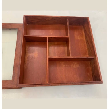 Hộp đựng mứt bánh kẹo Tết gỗ cao cấp hình vuông dát vàng, sang trọng, giá 379,000 3