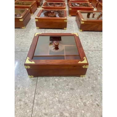 Hộp đựng mứt bánh kẹo Tết gỗ cao cấp hình vuông dát vàng, sang trọng, giá 379,000 4