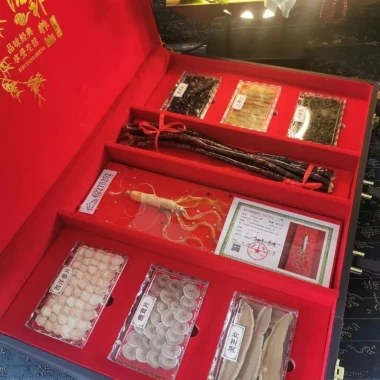 Hộp Quà Bạch Sâm Trường Bạch Lục Quý Bảo - Quà Tặng Nhân Sâm Cho Gia Đình, Đối Tác, Cực Bổ Khí Huyết - Thượng Hoàng Sâm