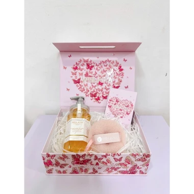 Hộp quà Weilaiya Tim 2.025 - Sữa tắm trắng da hoa hồng Damask, bông tắm, 495.000 3 Hộp quà Weilaiya Tim 2.025 - Sữa tắm trắng da hoa hồng Damask, bông tắm, 495.000 3