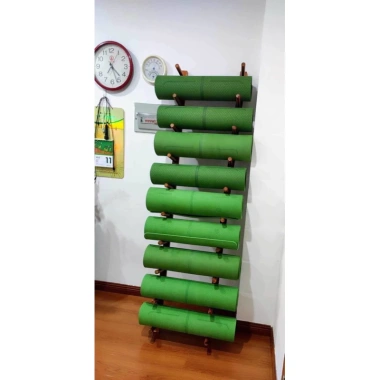 Kệ gỗ treo thảm yoga, giá để thảm tập yoga chất liệu gỗ tự nhiên dày dặn chắc chắn 2