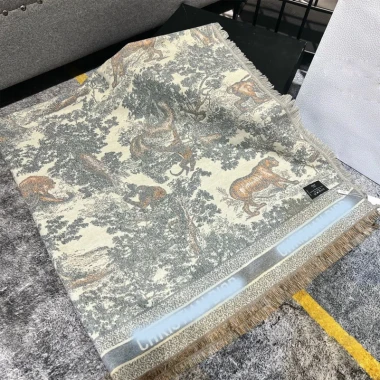 Khăn choàng cổ Dior 140x140cm sang trọng, lịch sự - Giá ưu đãi 199.000 5 Khăn choàng cổ Dior 140x140cm sang trọng, lịch sự - Giá ưu đãi 199.000 5